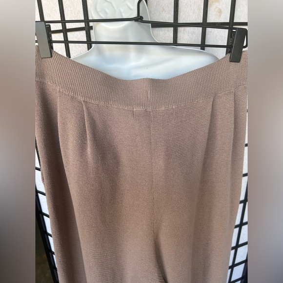 FREE PEOPLE Freya Sweater Set in Cashmere Combo
Color: Cashmere combo (SOLD OUT - Picture 6 of 11